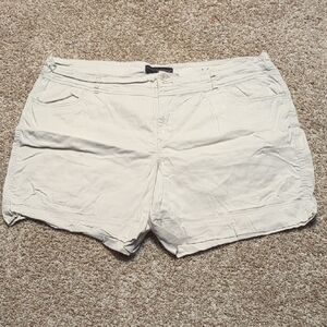 Venezia Cream Cargo Shorts Casual Style